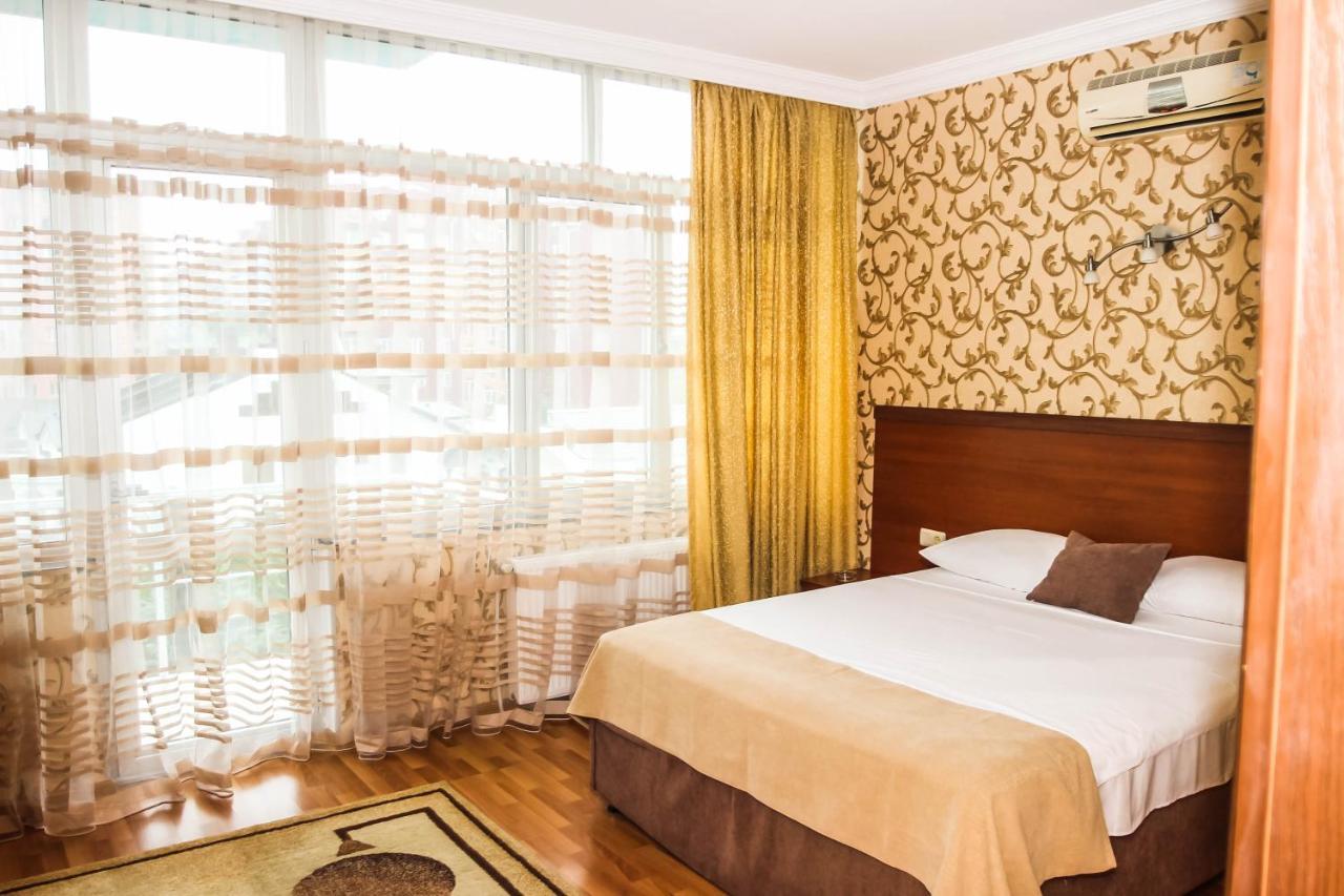 Hotel Istanbul バトゥーミ エクステリア 写真