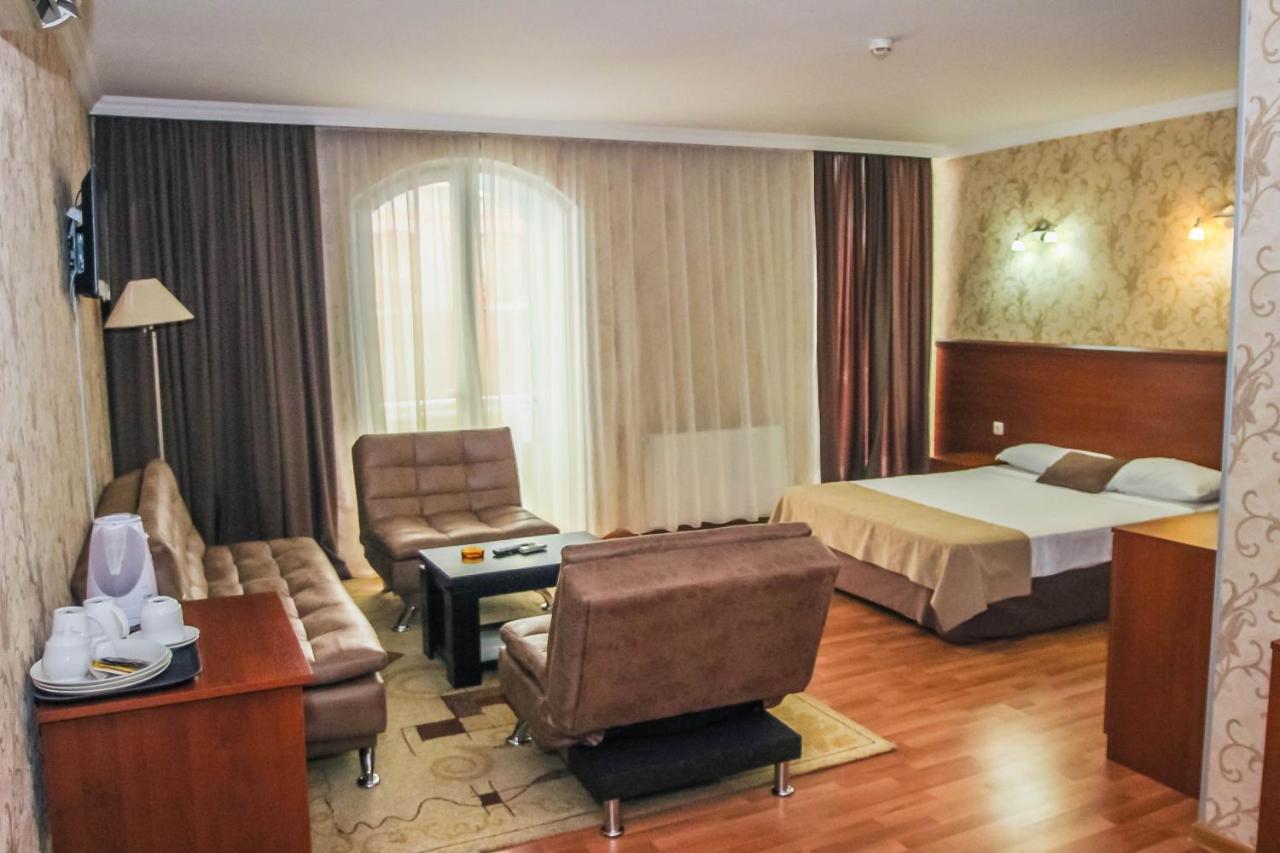 Hotel Istanbul バトゥーミ エクステリア 写真