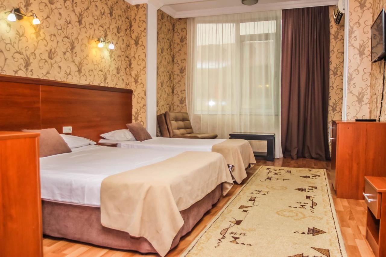 Hotel Istanbul バトゥーミ エクステリア 写真