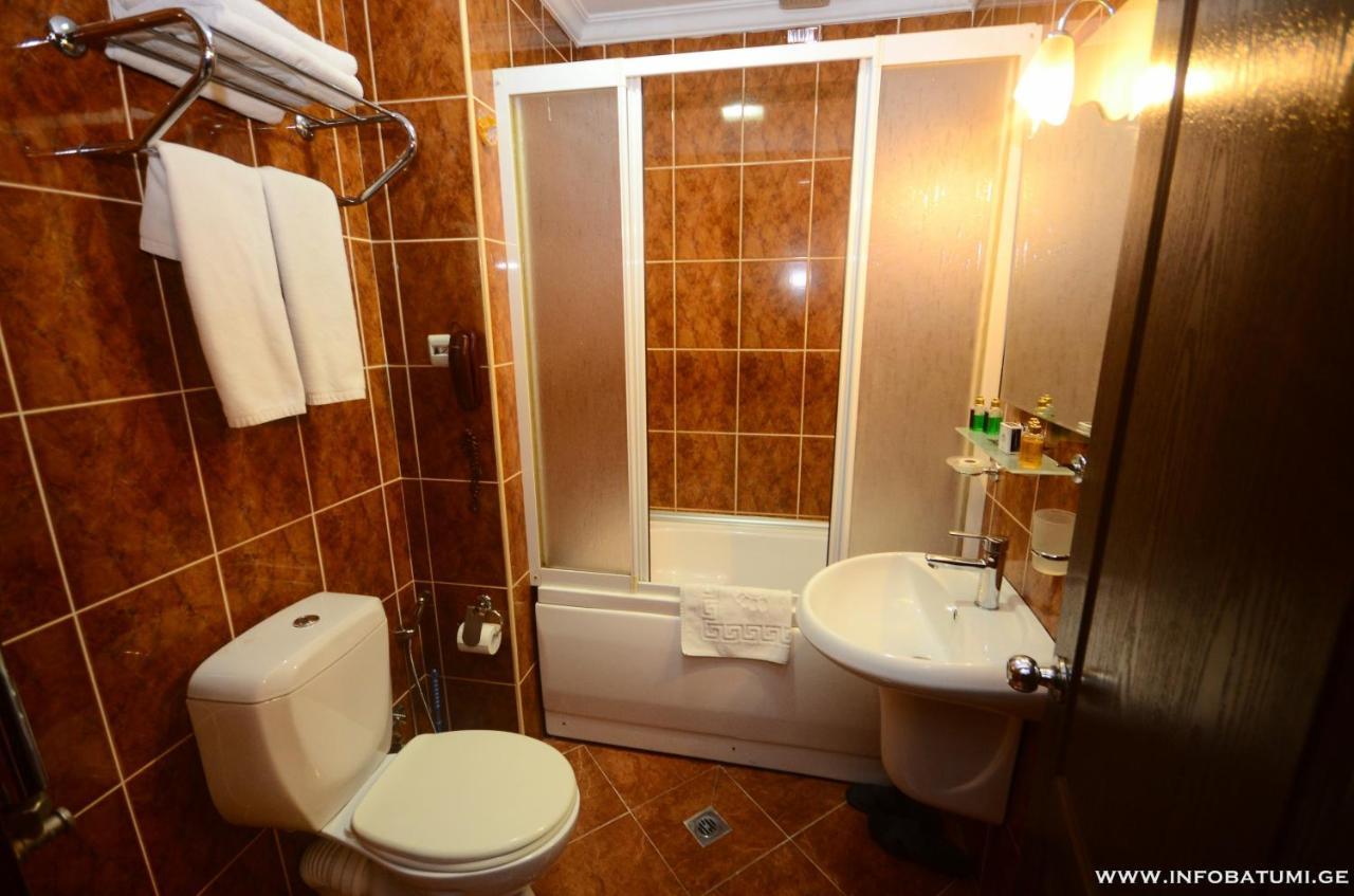 Hotel Istanbul バトゥーミ エクステリア 写真