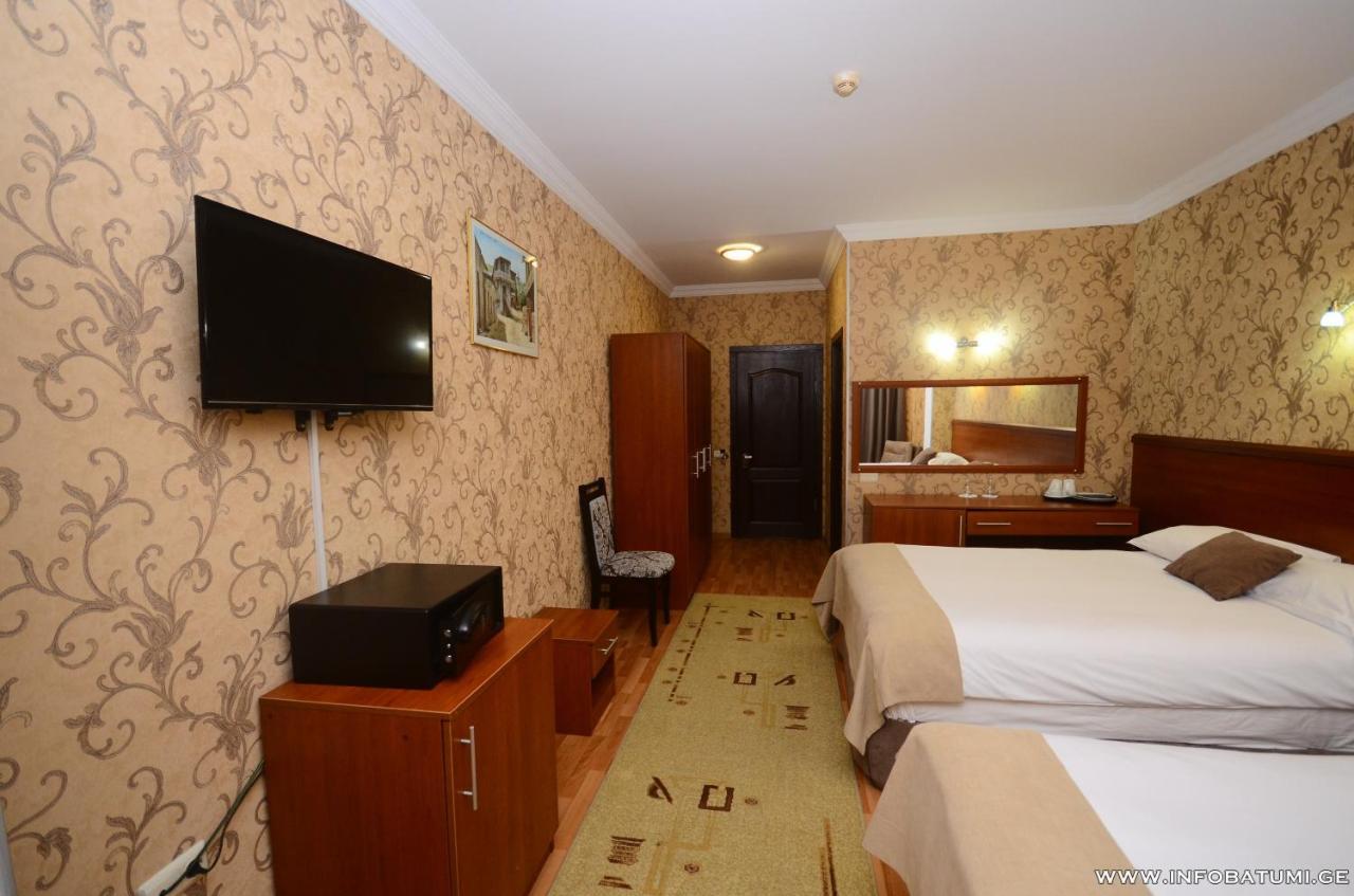Hotel Istanbul バトゥーミ エクステリア 写真