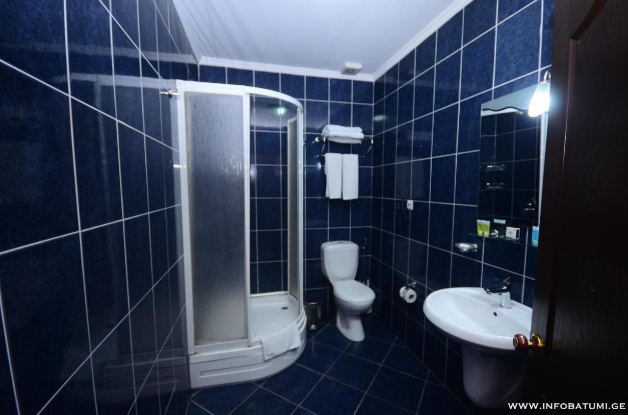 Hotel Istanbul バトゥーミ エクステリア 写真