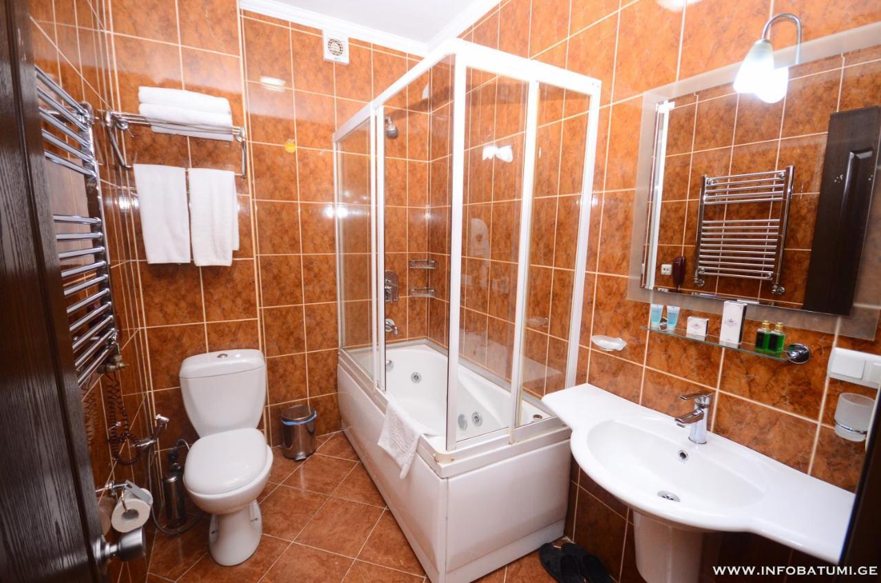 Hotel Istanbul バトゥーミ エクステリア 写真